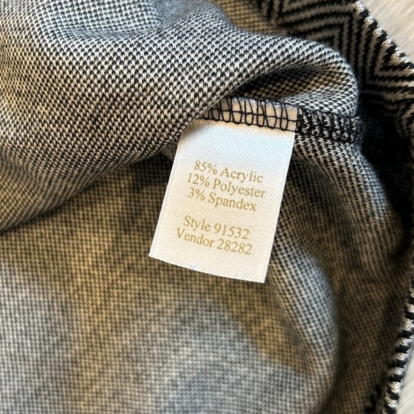 Caslon Women’s Back and White Herringbone Minimalist Tank - Large - Picture 4 of 5